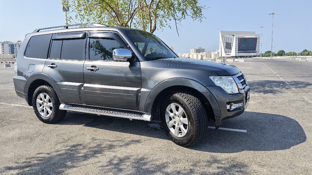 Mitsubishi Pajero (Full Options - 3