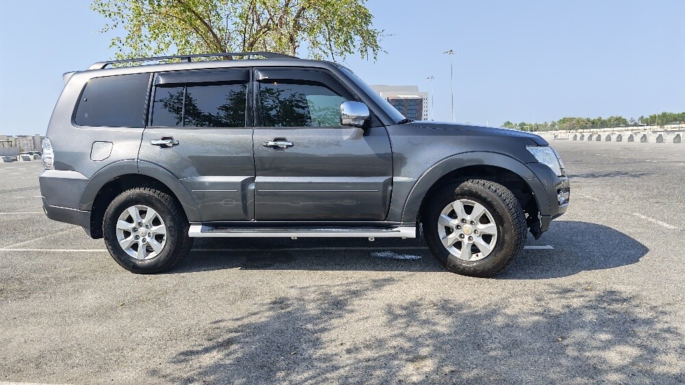 Mitsubishi Pajero (Full Options - 5