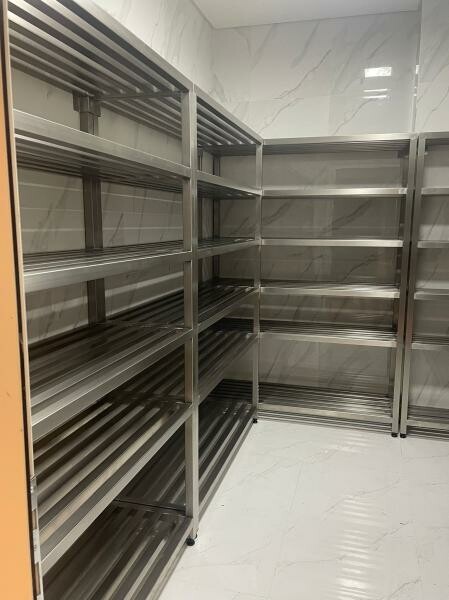 SS UPRIGHT SHELF & TRAY HOLDER - 2