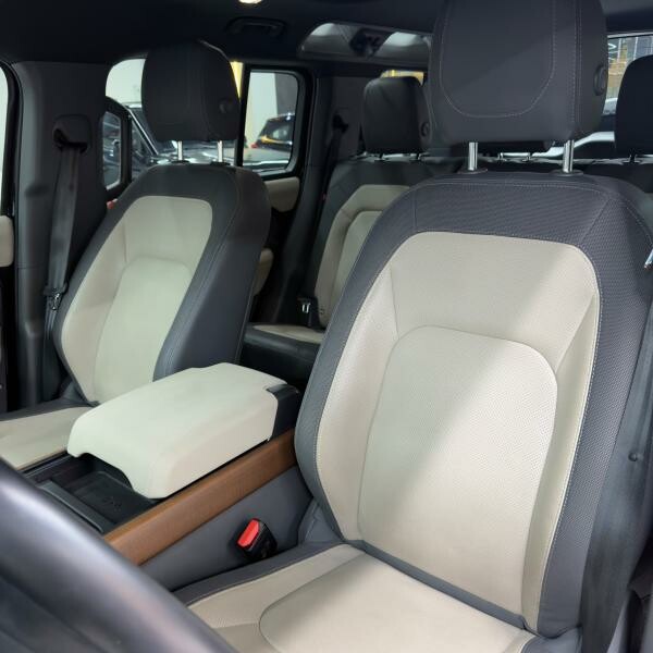 Land Rover Defender 110 SE 2023 - 7