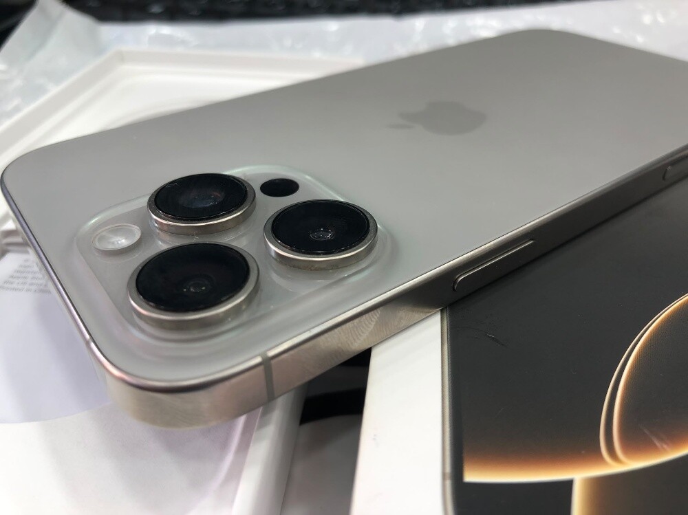 iphone 16 pro max - 4