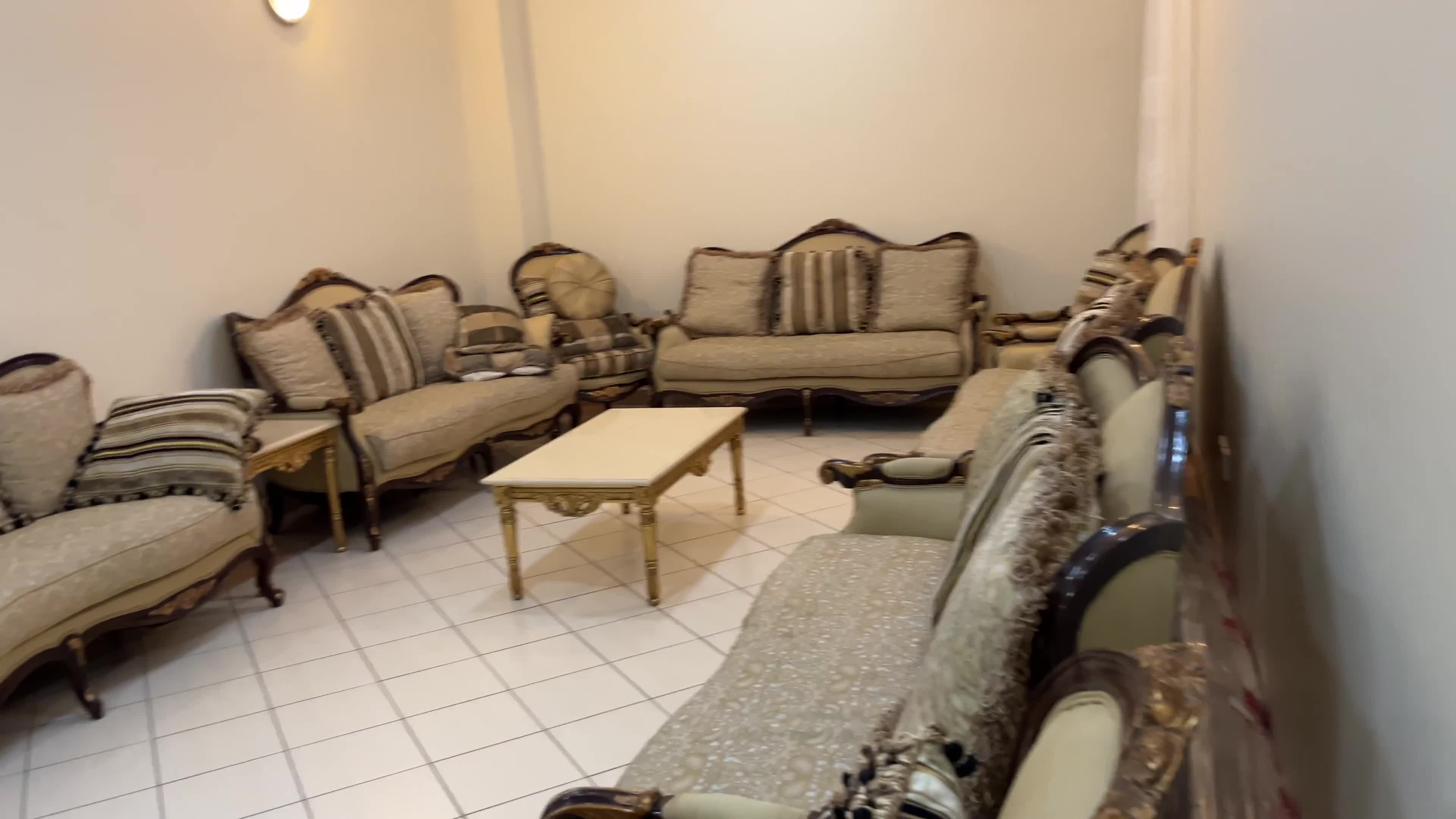 طقم كنب فاخر للبيع  - 6