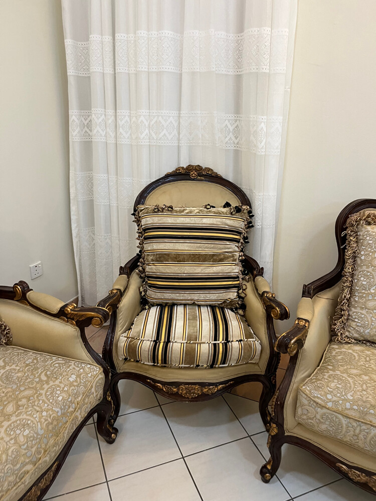 طقم كنب فاخر للبيع  - 4