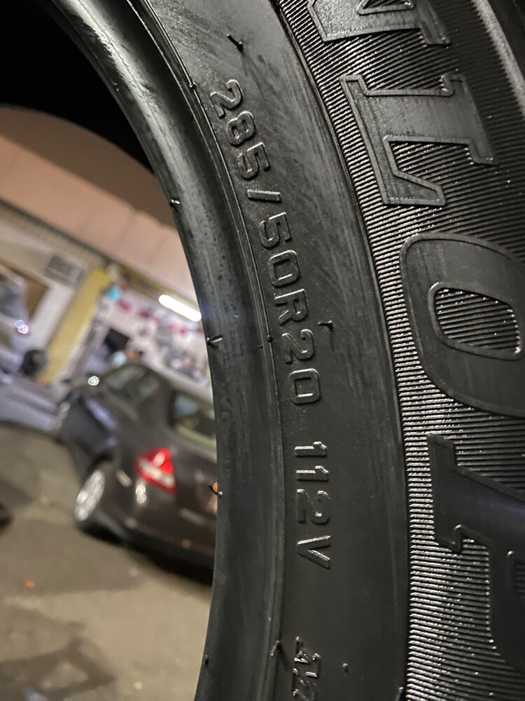285/50/20 dunlop bared - 2