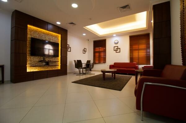 5 BR VILLA | POOL & GYM | 2 MO FREE - 2