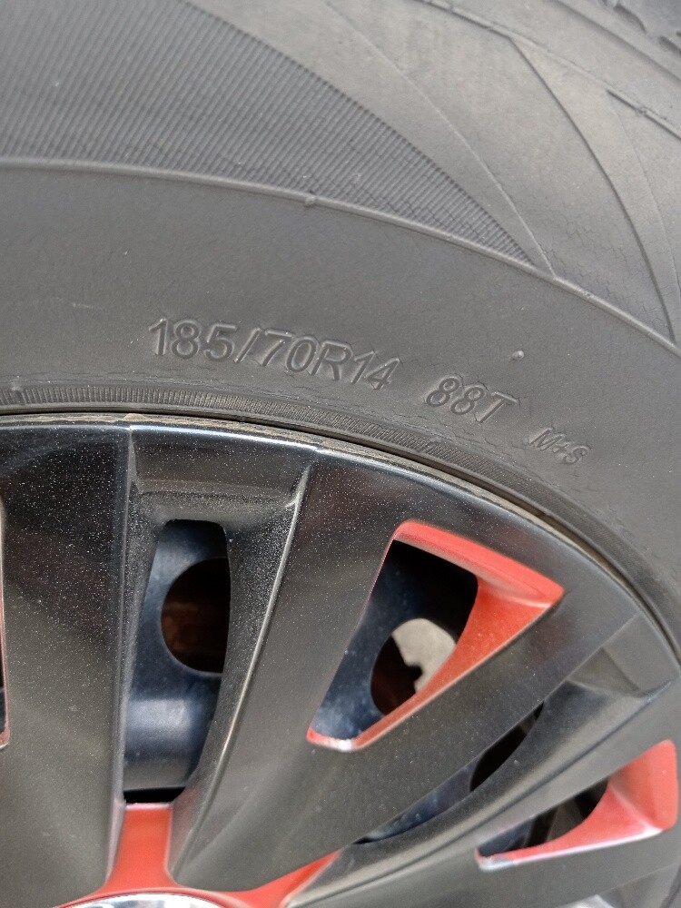 Tyre with rim size 185/70R14 - 1
