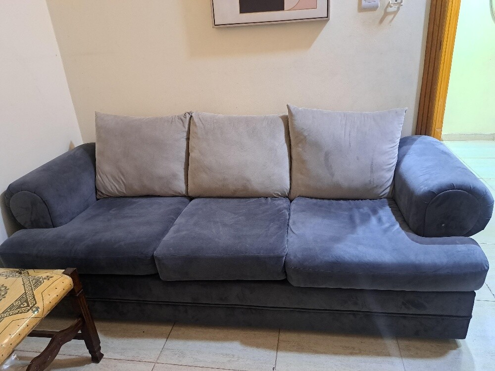 2 sofas in very good condition - 1
