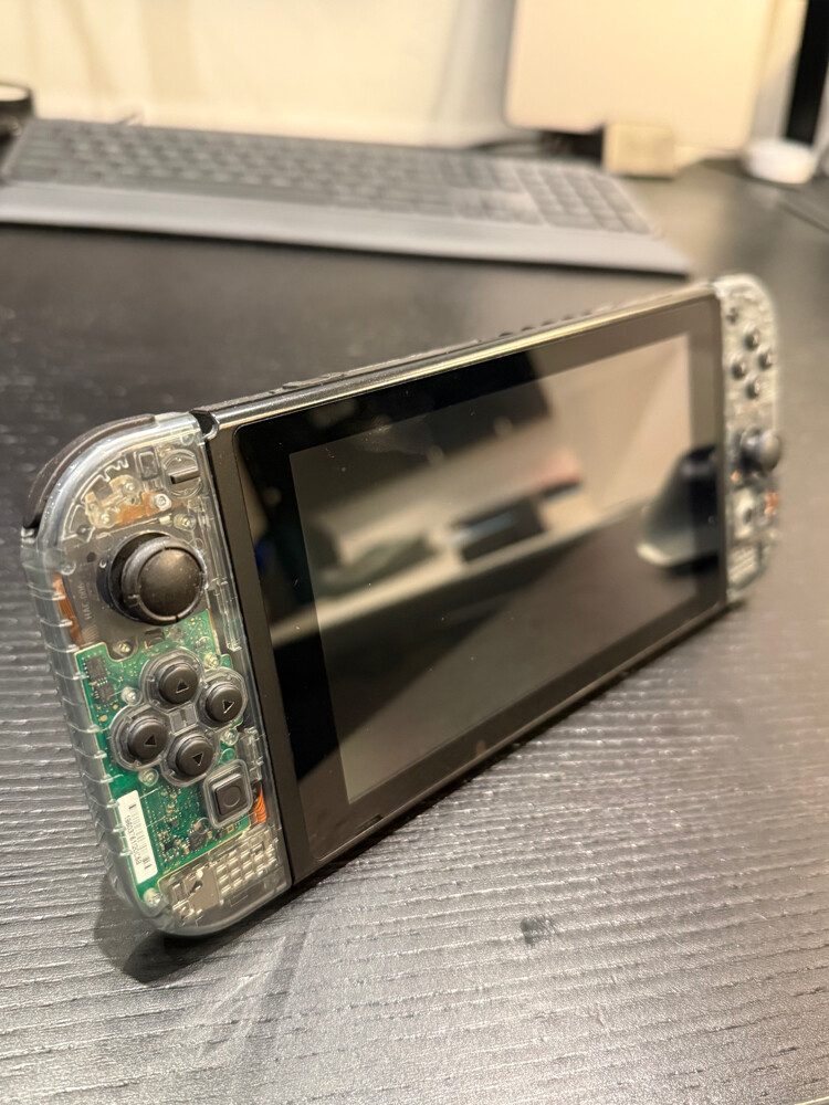 Nintendo Switch 1 Transparent  - 1