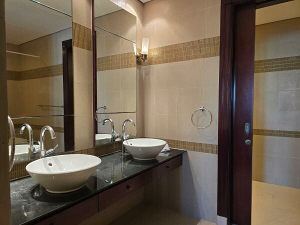 SPECIAL TOWNHOUSE 1 MASTER BDR - 7