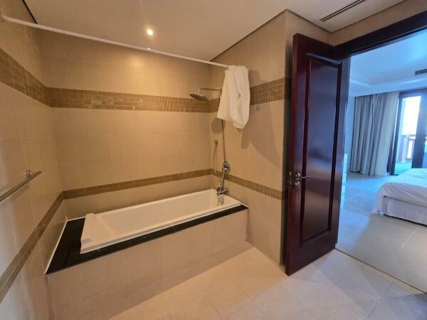 SPECIAL TOWNHOUSE 1 MASTER BDR - 13