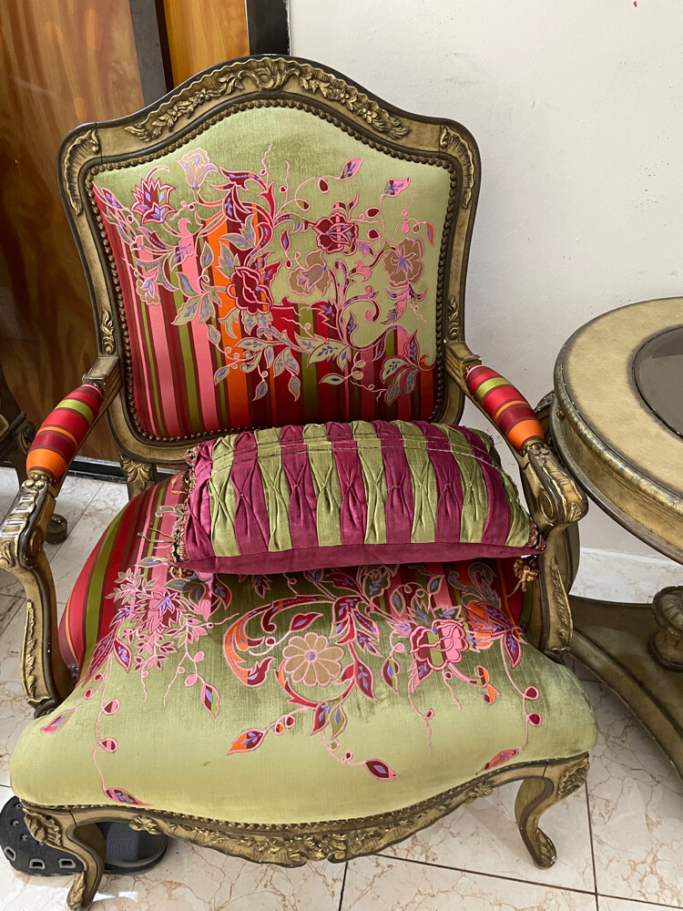 4 chair and 1 table for sale - 5