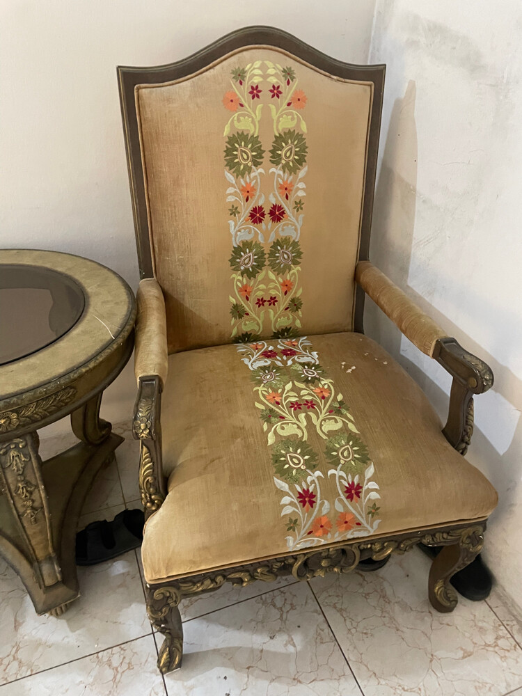 4 chair and 1 table for sale - 3