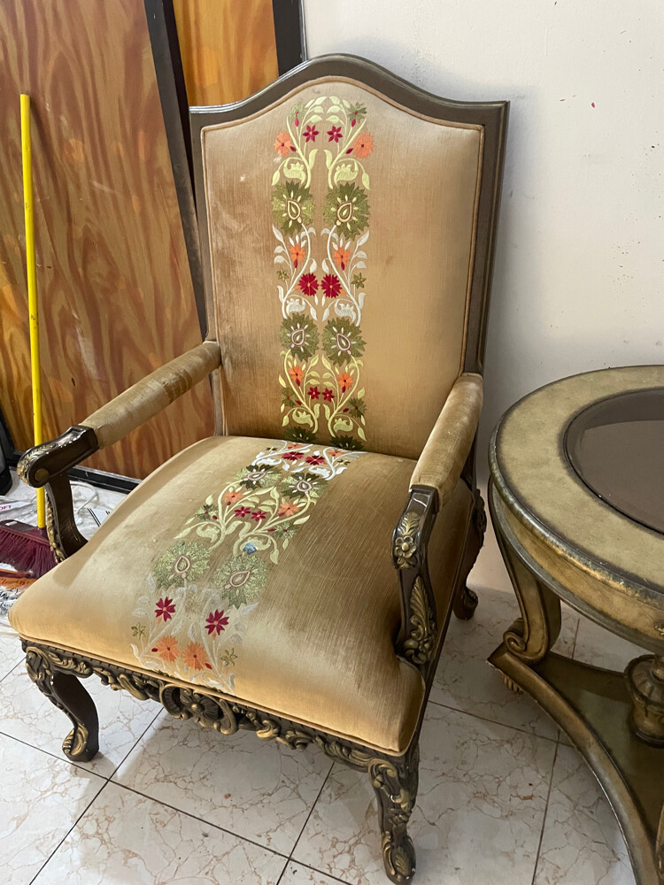 4 chair and 1 table for sale - 6