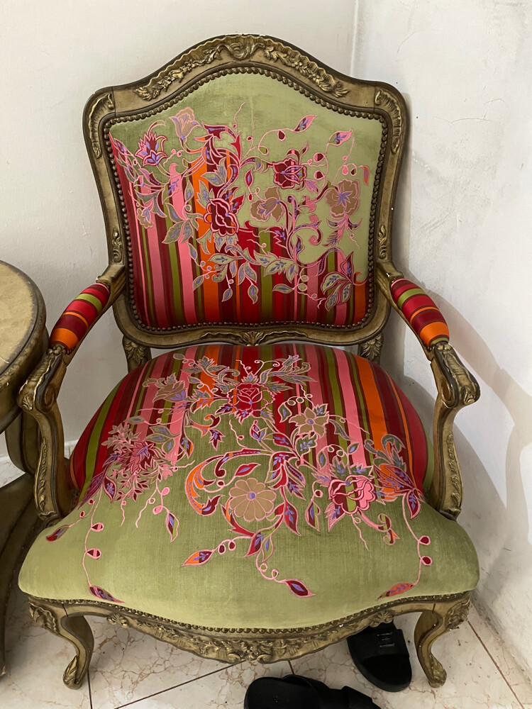4 chair and 1 table for sale - 2