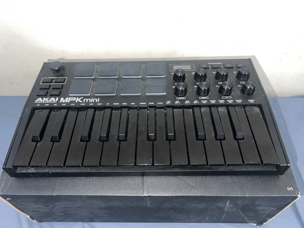 Akai Professional MPK Mini — 25-Key - 2