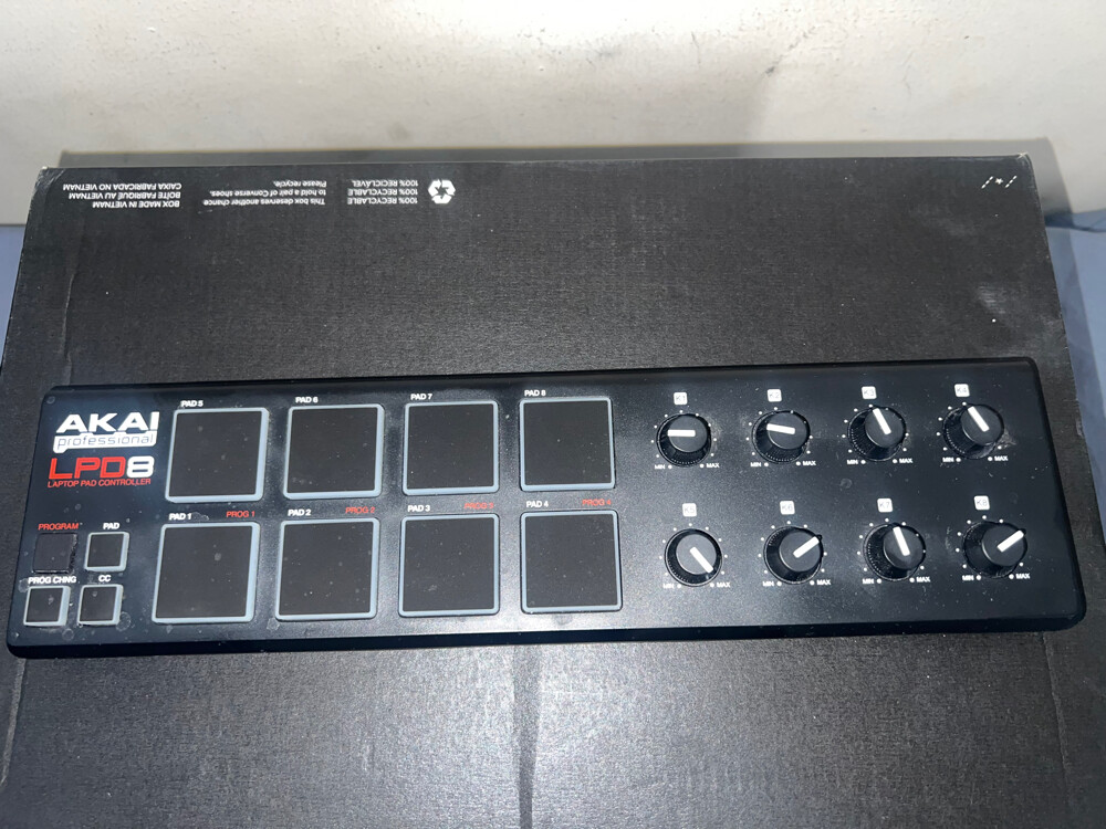 Akai Professional LPD8 — Laptop Pad - 1