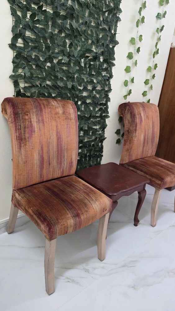 Very Good Condition 2 Chair - 4