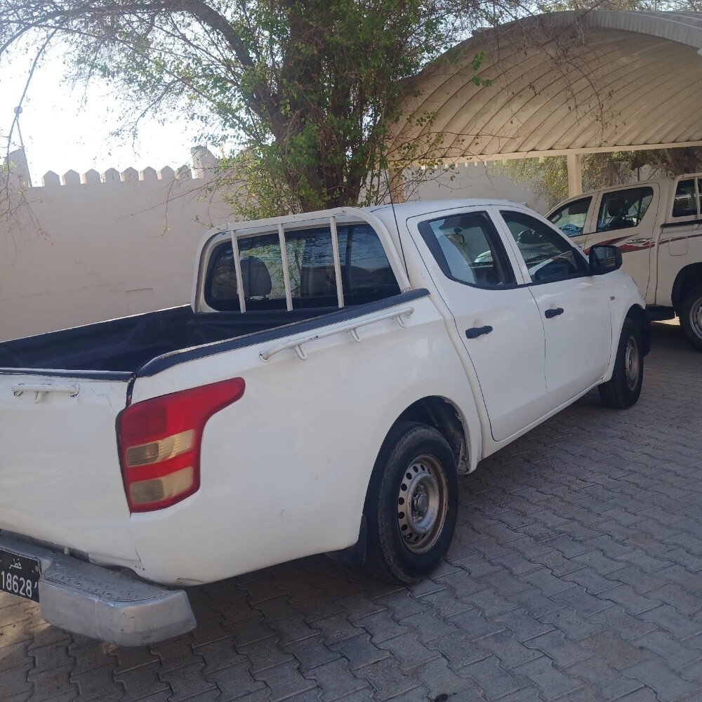 Mitsubishi L200 no accident new tires new astmra nice pak up brand new ac - 4