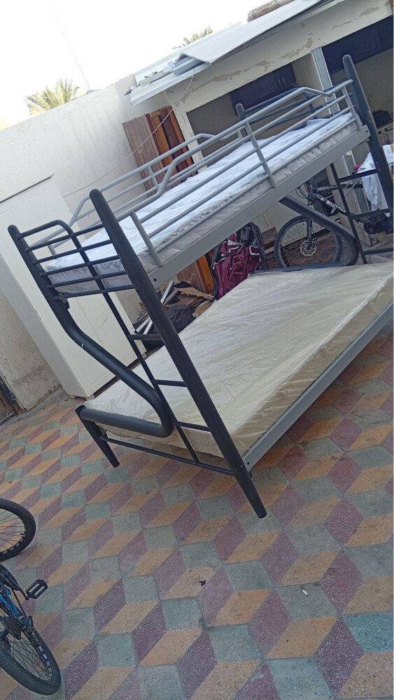 سرير كبير وصغير ومراتب ممتازه - 1