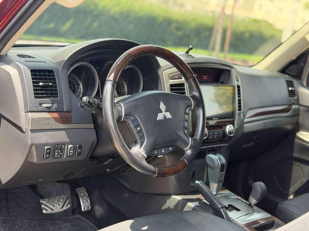 Mitsubishi Pajero - 8