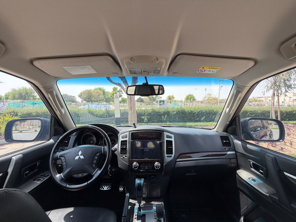 Mitsubishi Pajero - 12