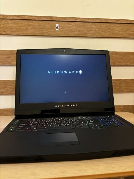 Alienware 17 R4 Gaming Laptop - 4