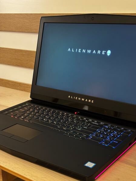 Alienware 17 R4 Gaming Laptop - 2