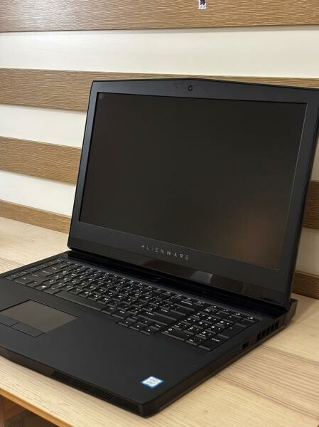 Alienware 17 R4 Gaming Laptop - 3