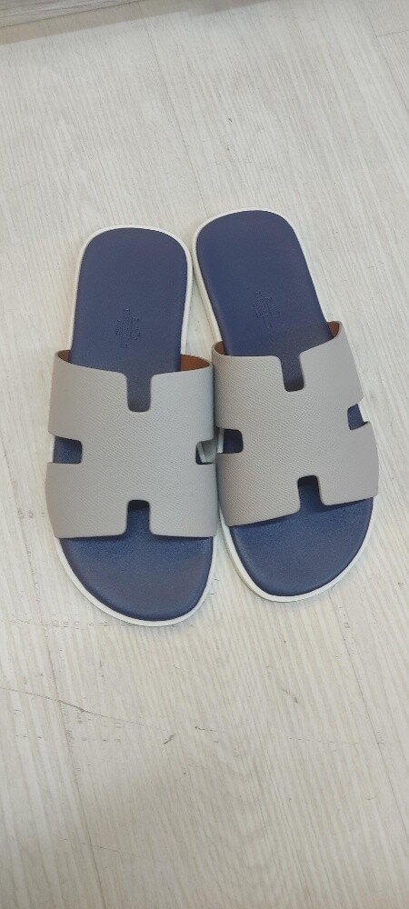 Hermes slipper available - 9
