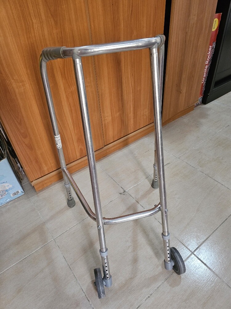 Wheelchair+free walker - 3