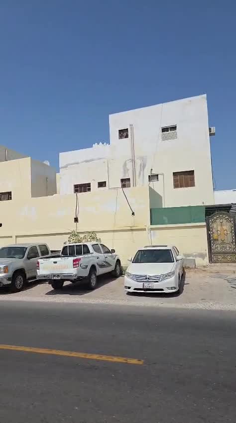 للبيع فيلا في العزيزية ٤٣٩م - 1