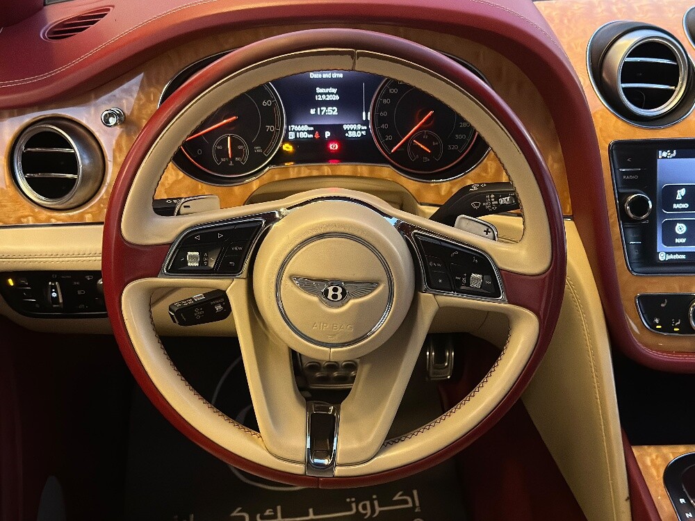 Bentley Bentayga 2017 - 16