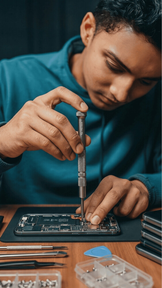 mobile phone technician cum sales - 1