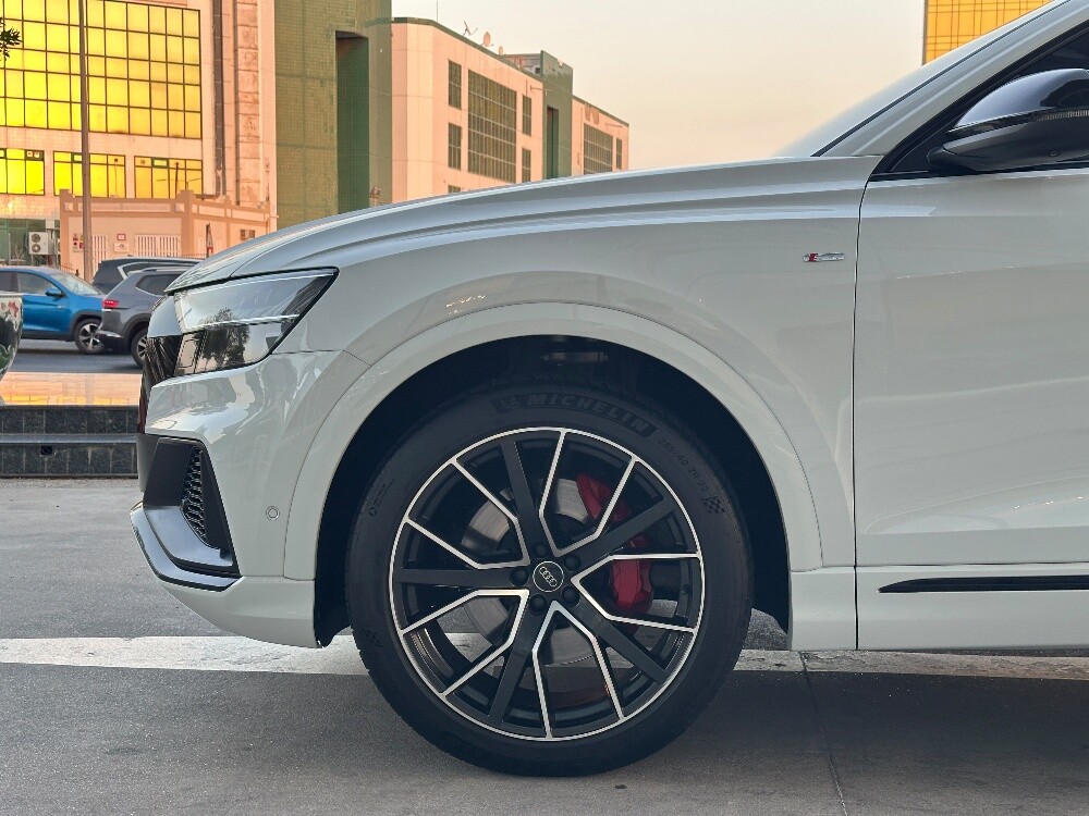 Audi Q8 S -line 2023 - 3
