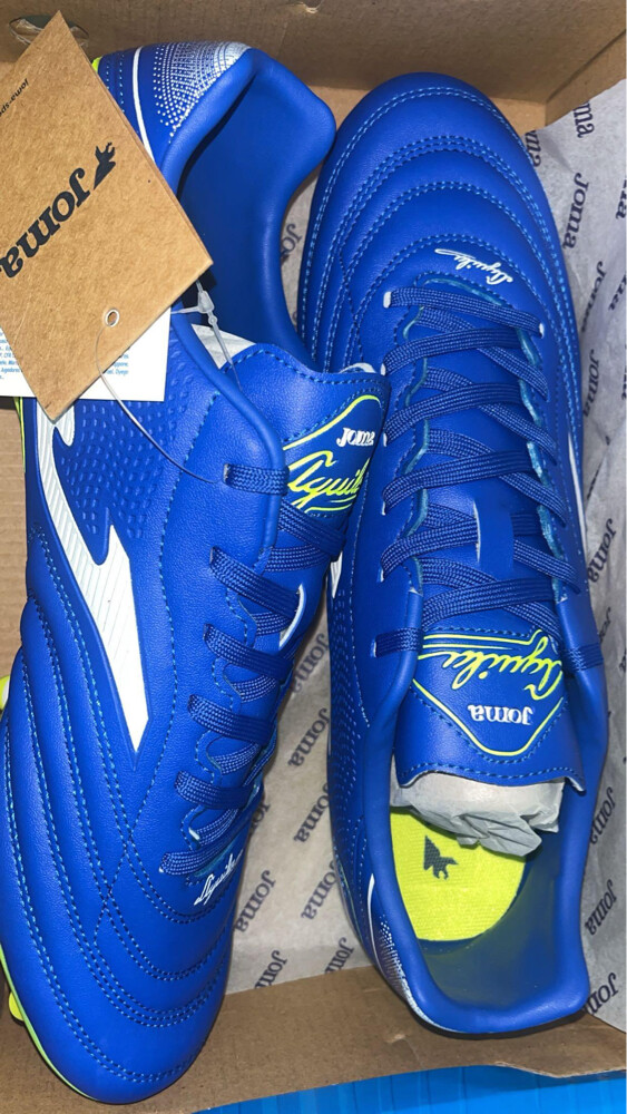 Football shoes - 4