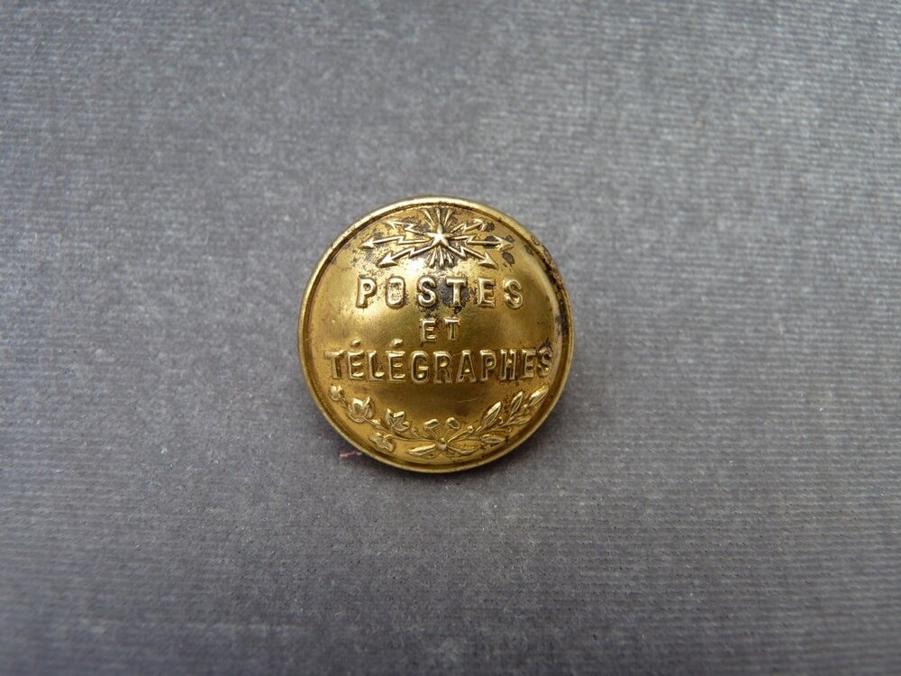 Old French Uniform Botton - 1