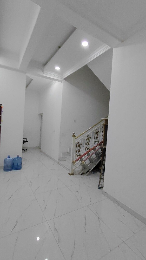 للبيع فلتين متلاصقات في المطار - 3