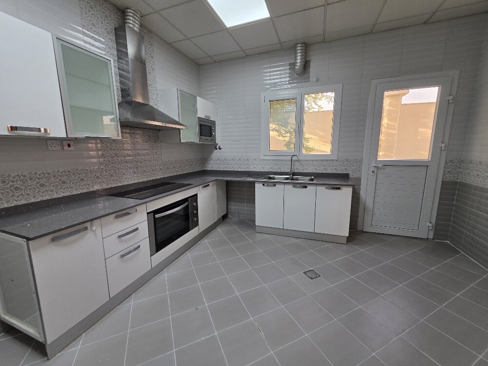 Five-Bedroom Compound Villa rayyan - 8