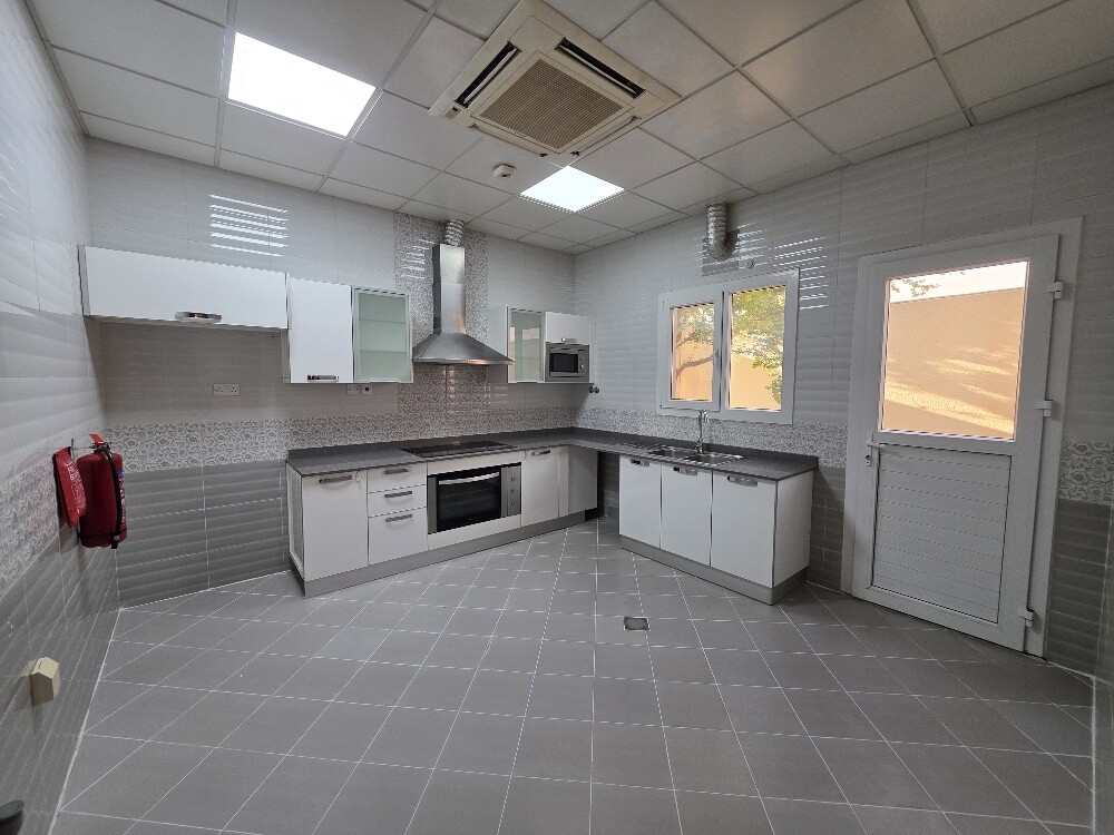 Five-Bedroom Compound Villa rayyan - 4