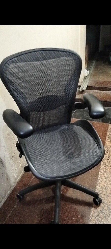 Harman miller classic aeron chair - 1