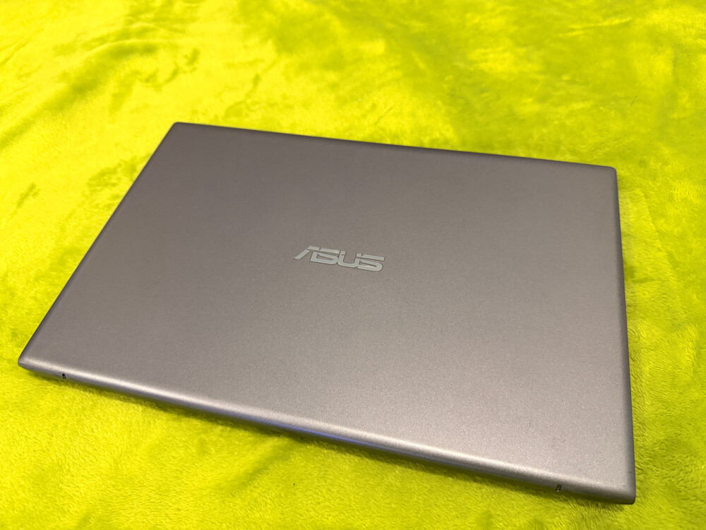Asus Vivobook 14” - 4
