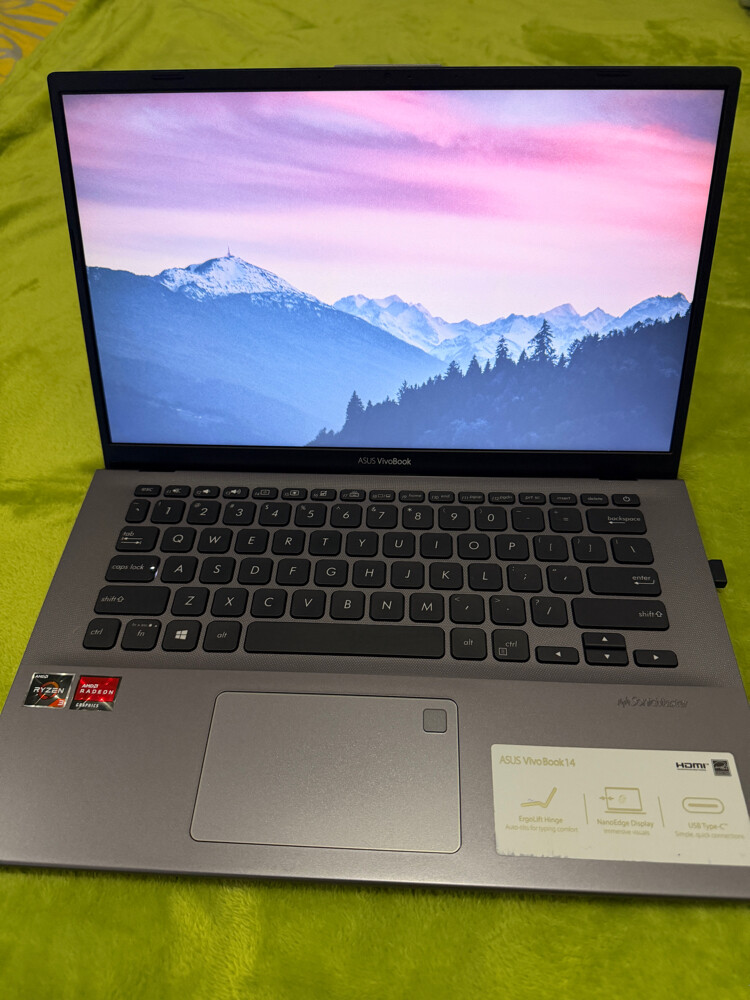 Asus Vivobook 14” - 1