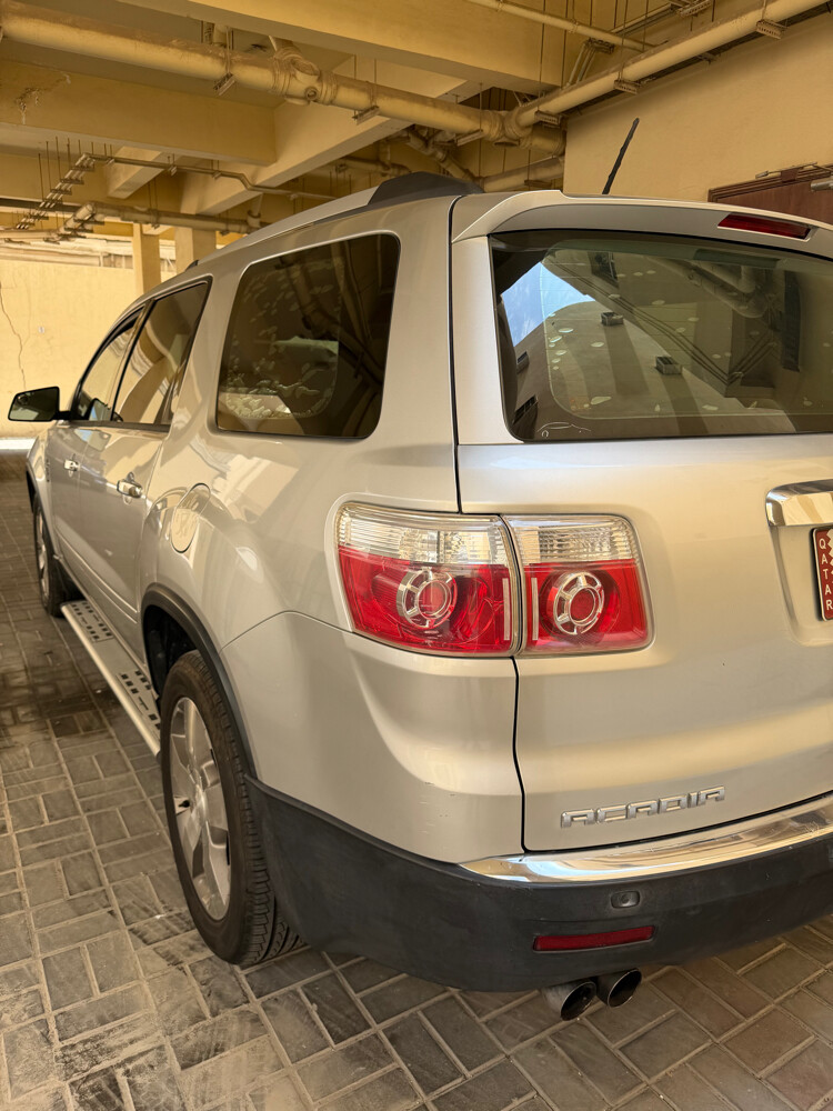 GMC - ACADIA / LOW MILEAGE  - 6