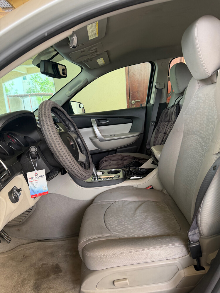 GMC - ACADIA / LOW MILEAGE  - 9
