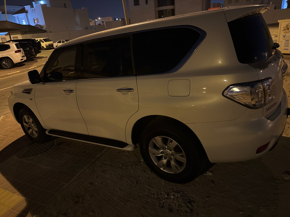 Nissan Patrol SE with sunroof. - 2
