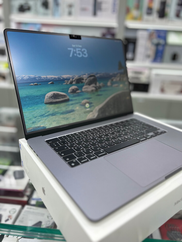 MacBook Air M2 (15 inch 2023) 8/256 - 4