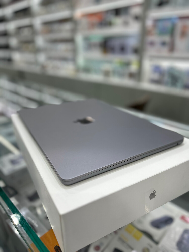 MacBook Air M2 (15 inch 2023) 8/256 - 7