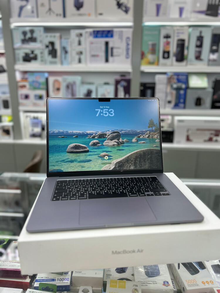 MacBook Air M2 (15 inch 2023) 8/256 - 8