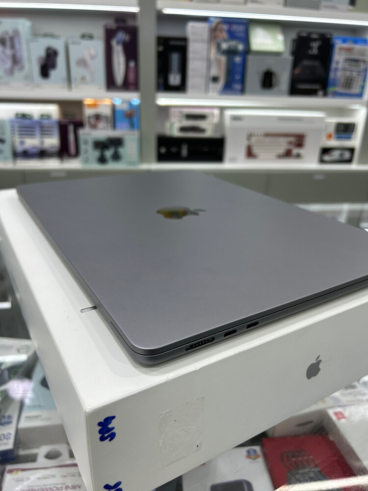MacBook Air M2 (15 inch 2023) 8/256 - 2
