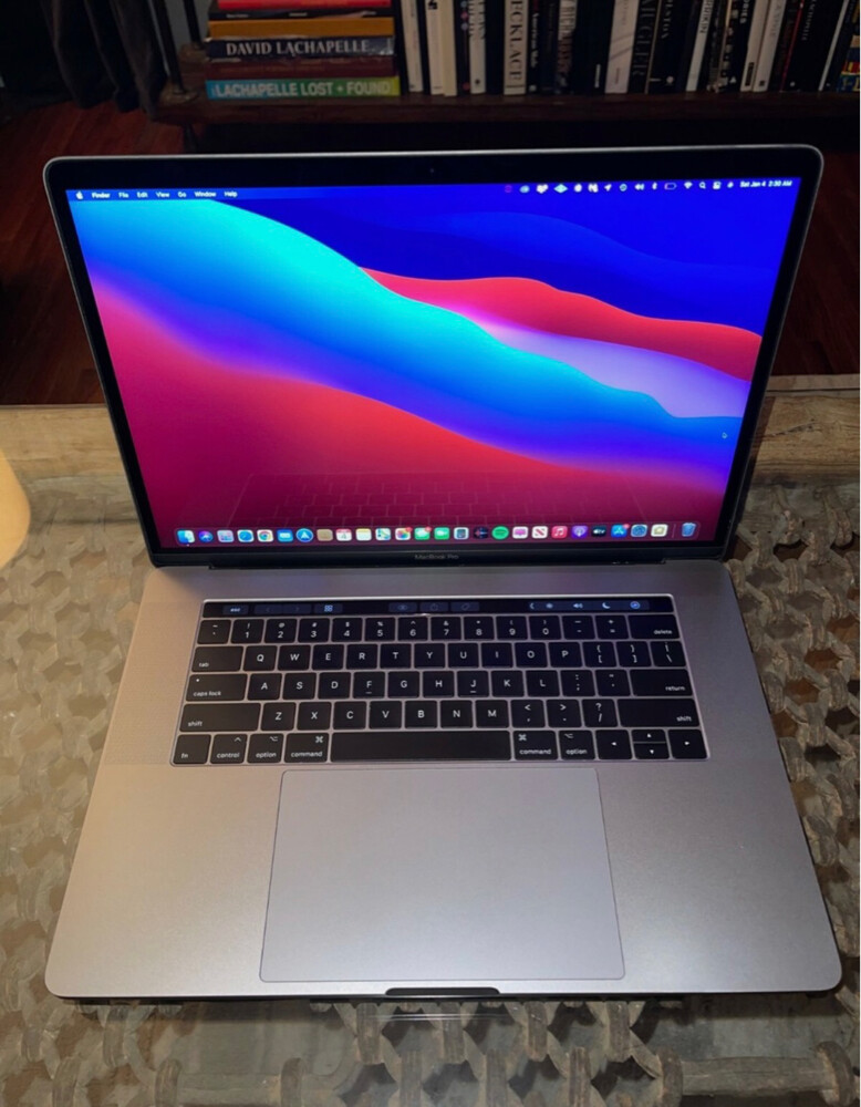 Macbook Pro 15 inch - 3